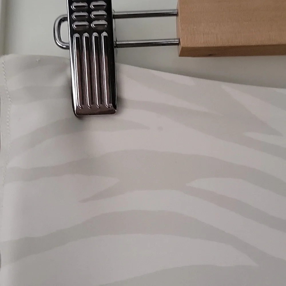 ❄️3/$30 Old Navy Active Gray Zebra Print Joggers - Picture 2 of 8